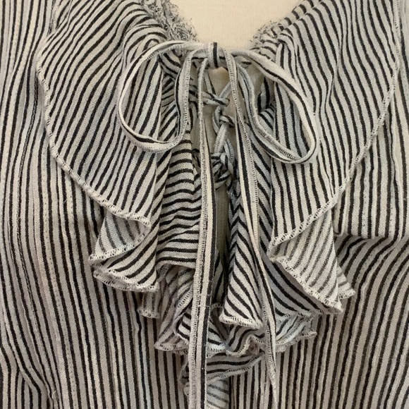 Free People One| XS/S Striped Blouse With Ruffled Front And High/Low Hem - Picture 2 of 7